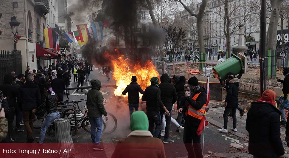 protest pariz.jpg